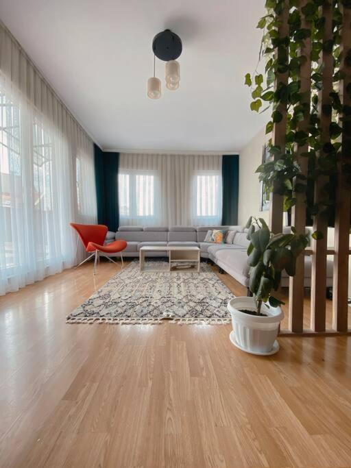 Siera'S Penthouse Daire Priştine Dış mekan fotoğraf