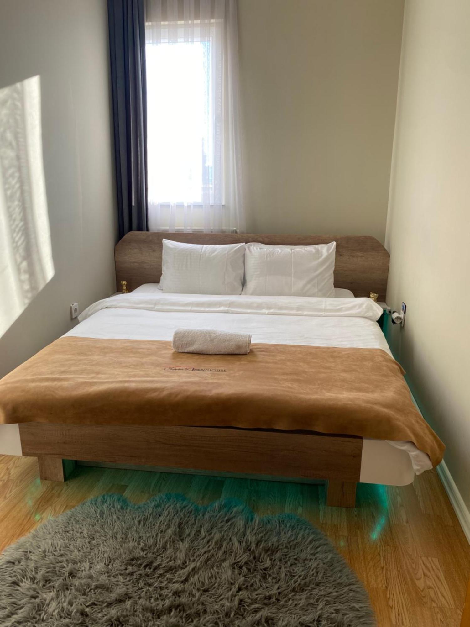 Siera'S Penthouse Daire Priştine Dış mekan fotoğraf
